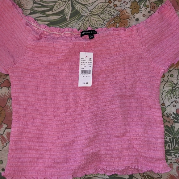 KENDALL & KYLIE - Picture 1 of 2